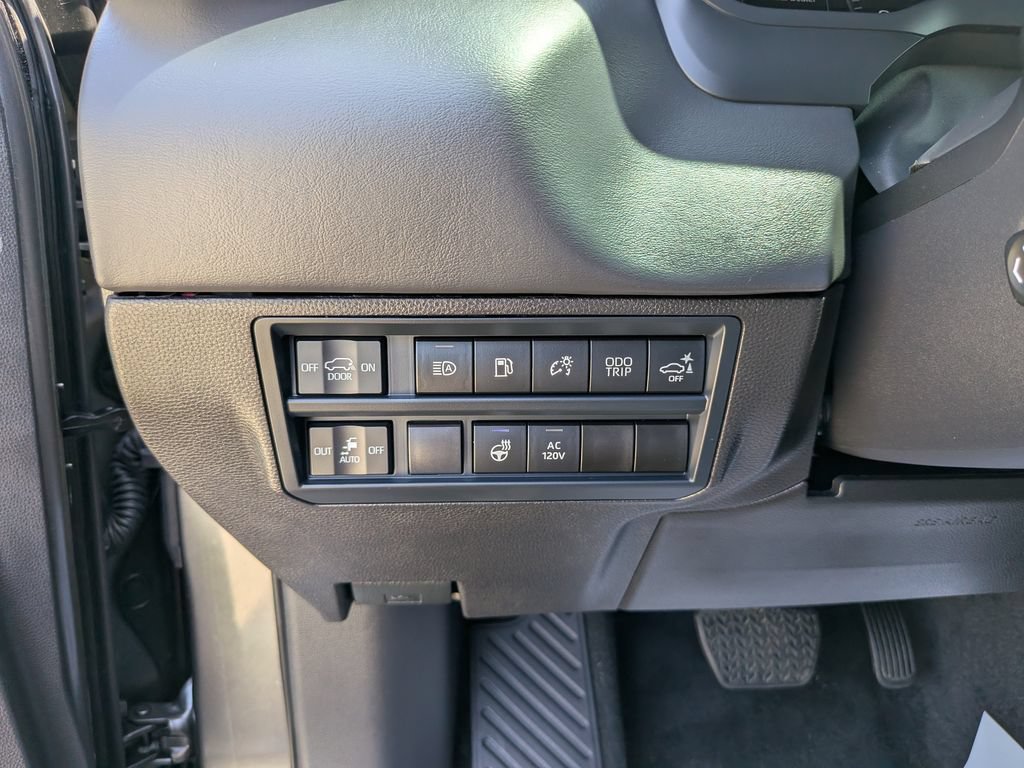 Used 2025 Toyota Sequoia Platinum AWD/4WD image 35