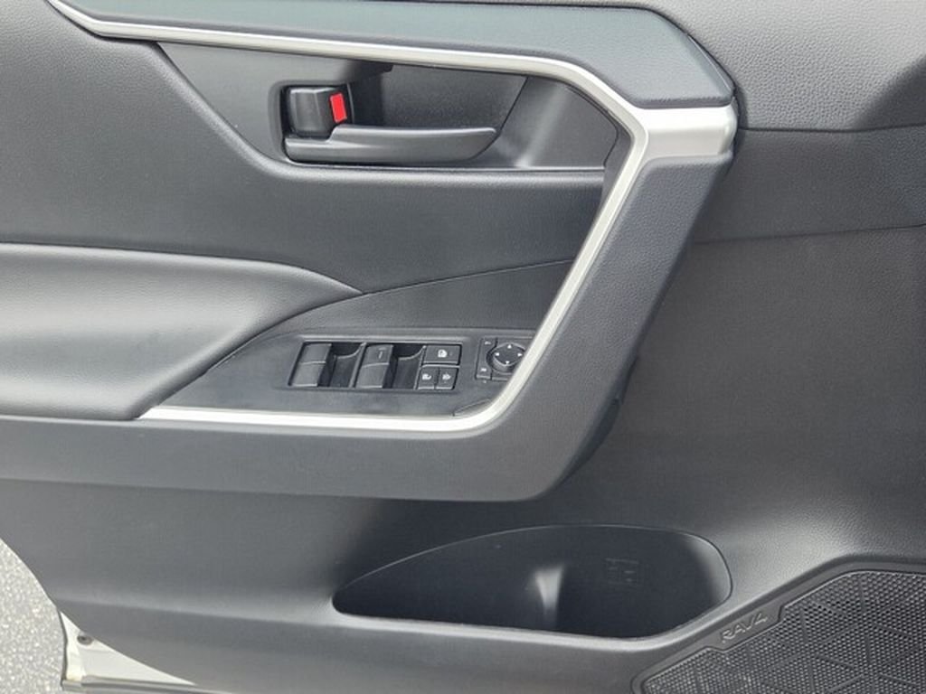 Used 2024 Toyota RAV4 LE FWD image 33