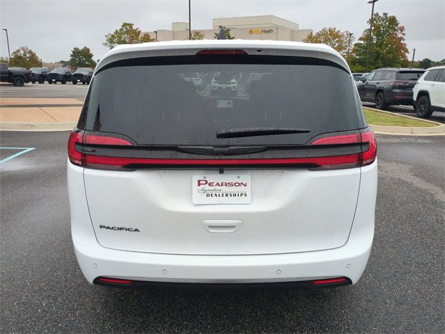 New 2026 Chrysler Pacifica Select image 5