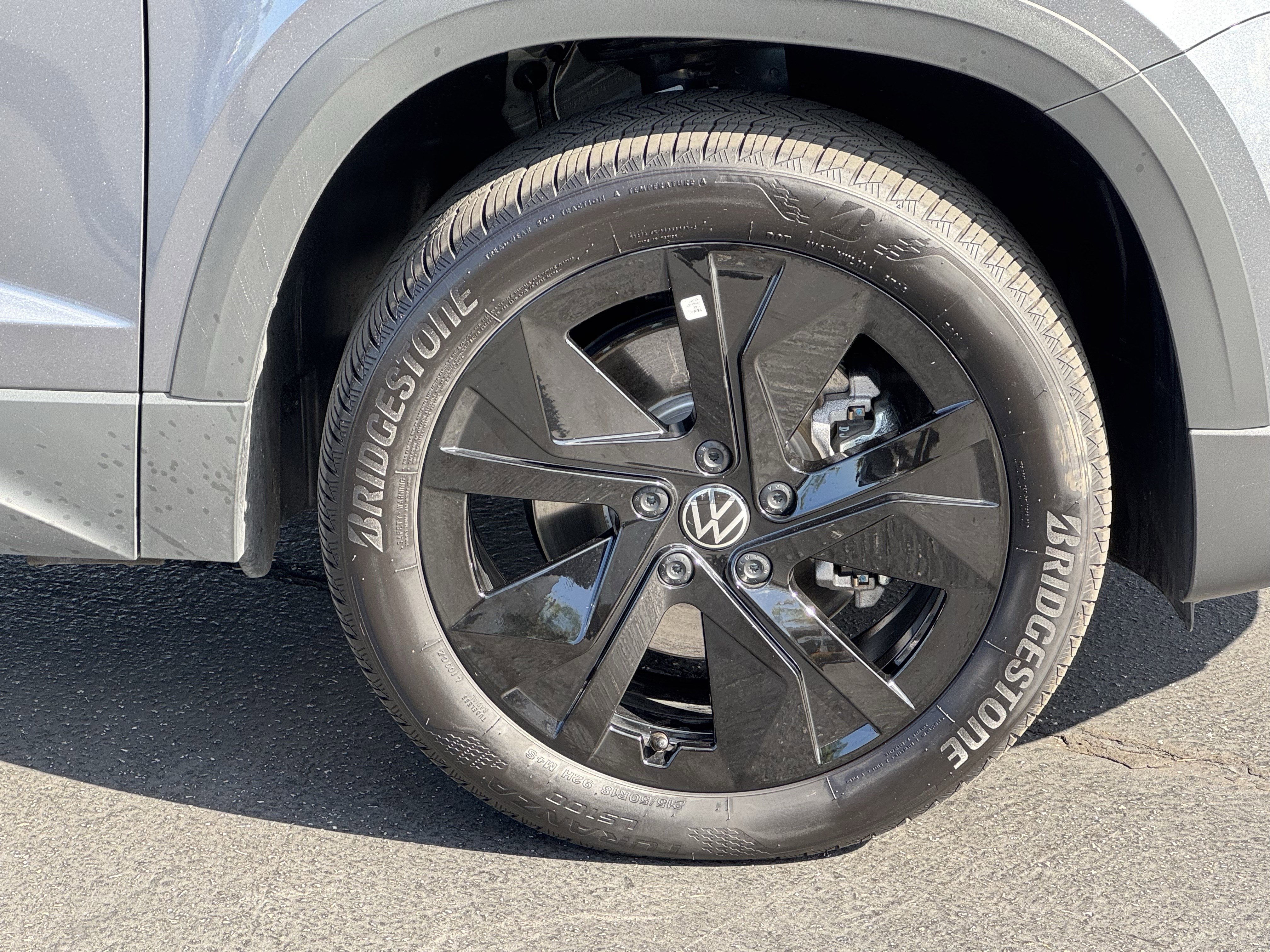 Used 2025 Volkswagen Taos SE image 12