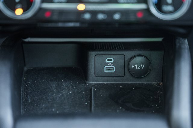 Used 2022 Ford Escape SE w/ SE Sport Appearance Package image 28