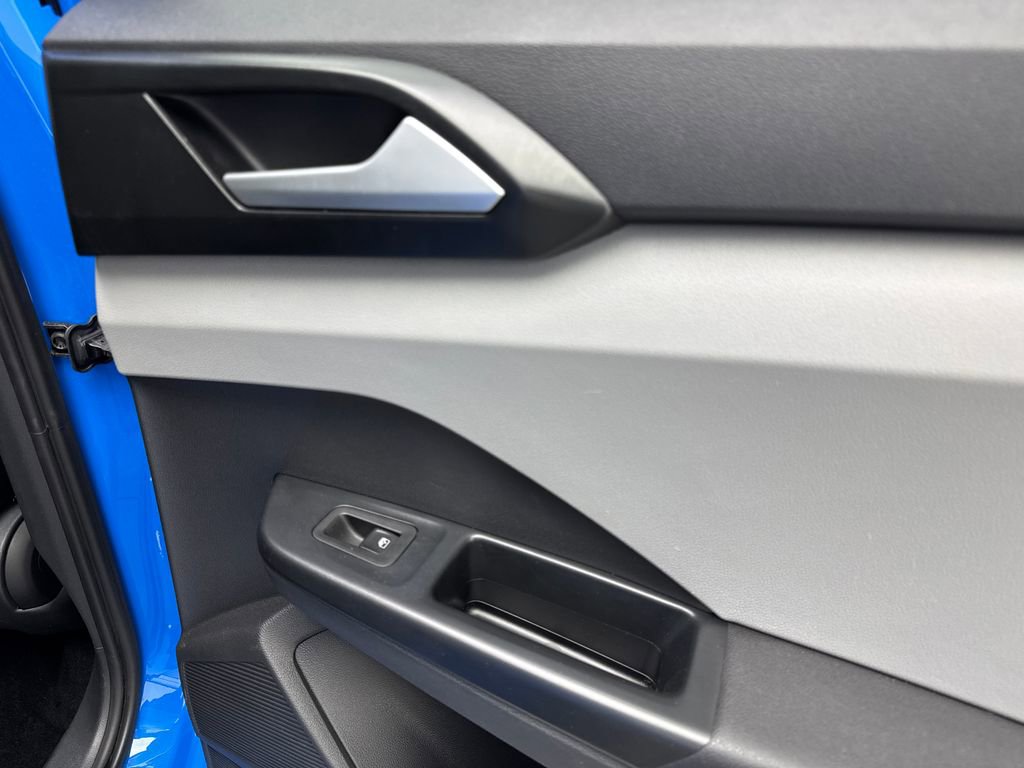 Used 2022 Volkswagen Taos SE w/ Panoramic Sunroof Package AWD/4WD image 43