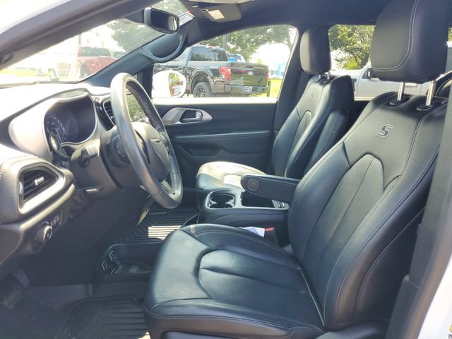 Used 2021 Chrysler Pacifica Touring-L w/ S Appearance Package FWD image 11
