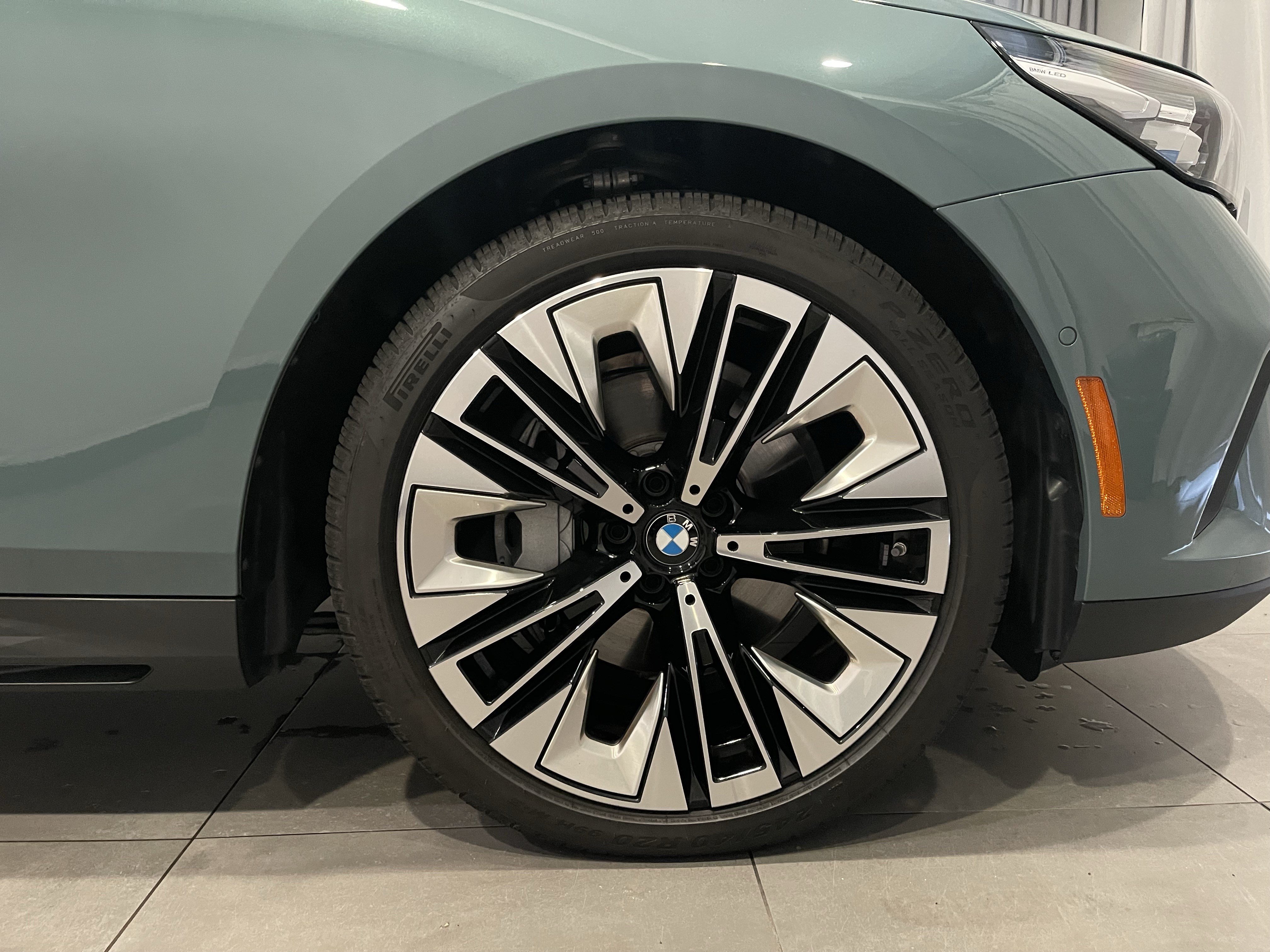 Used 2027 BMW 540i xDrive AWD/4WD image 10