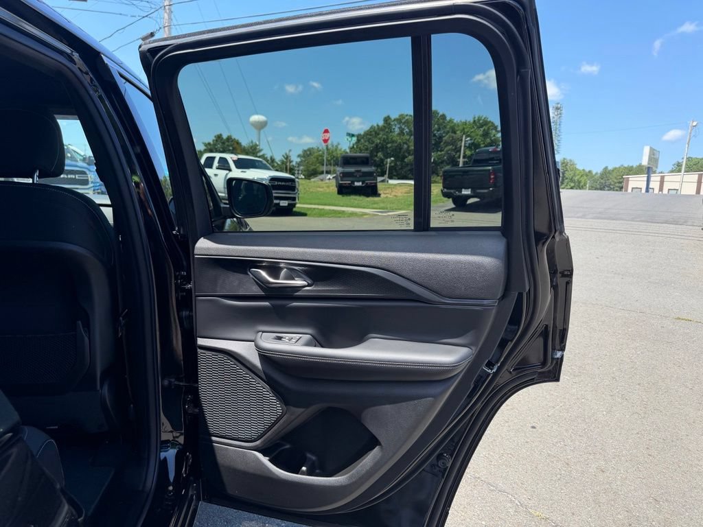 New 2026 Jeep Grand Cherokee Laredo RWD image 33