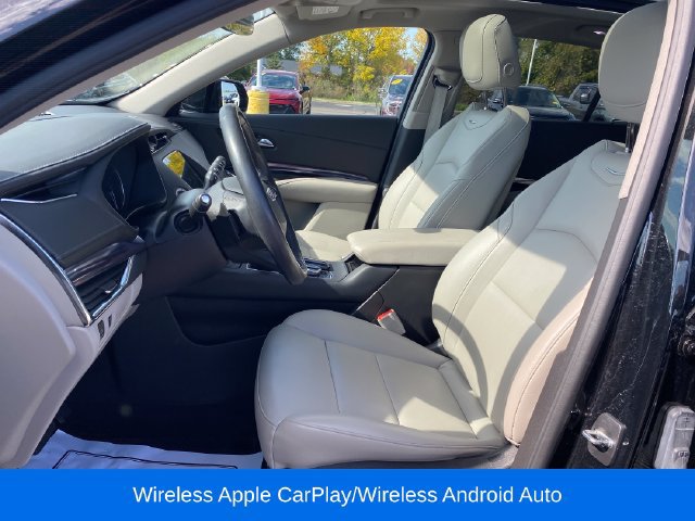 Used 2023 Cadillac XT4 Luxury w/ Cold Weather Package AWD/4WD image 16