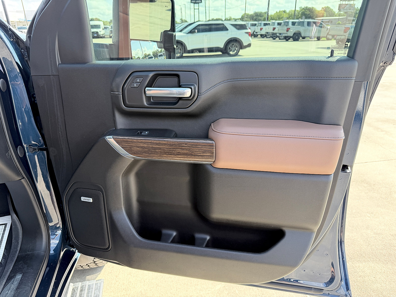 Used 2022 Chevrolet Silverado 2500 High Country w/ Technology Package AWD/4WD image 14