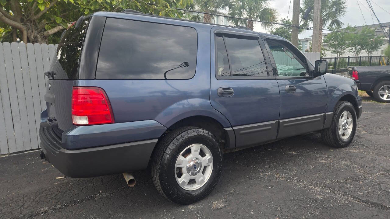 Used 2004 Ford Expedition XLS AWD/4WD image 3