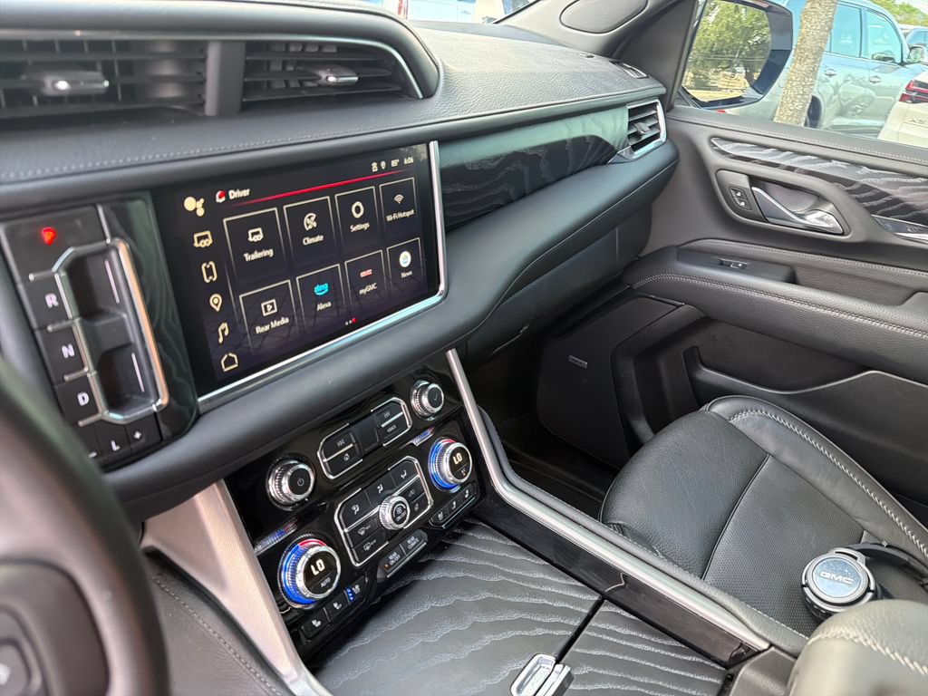 Used 2024 GMC Yukon XL Denali w/ Advanced Technology Package AWD/4WD image 28