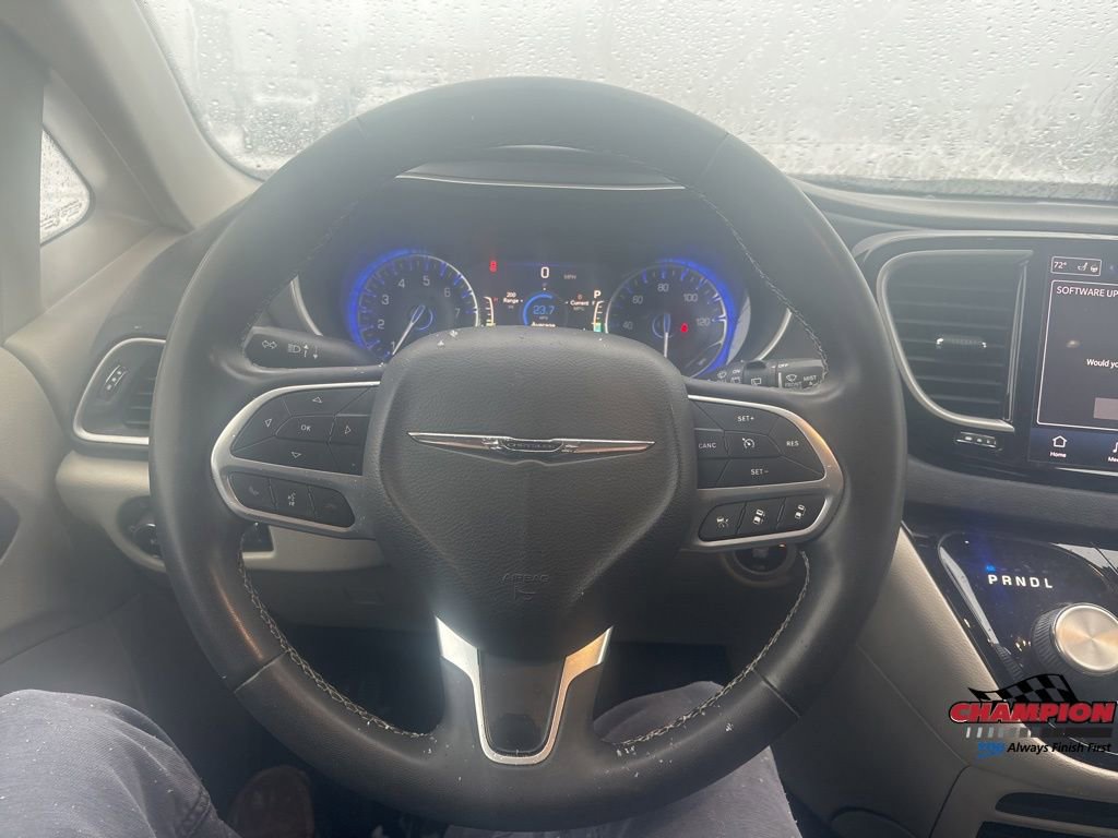 Used 2022 Chrysler Pacifica Touring-L image 17