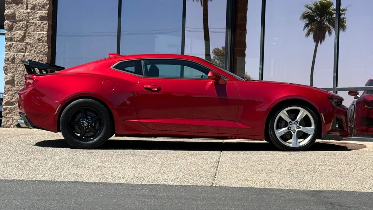 Used 2018 Chevrolet Camaro SS RWD image 15