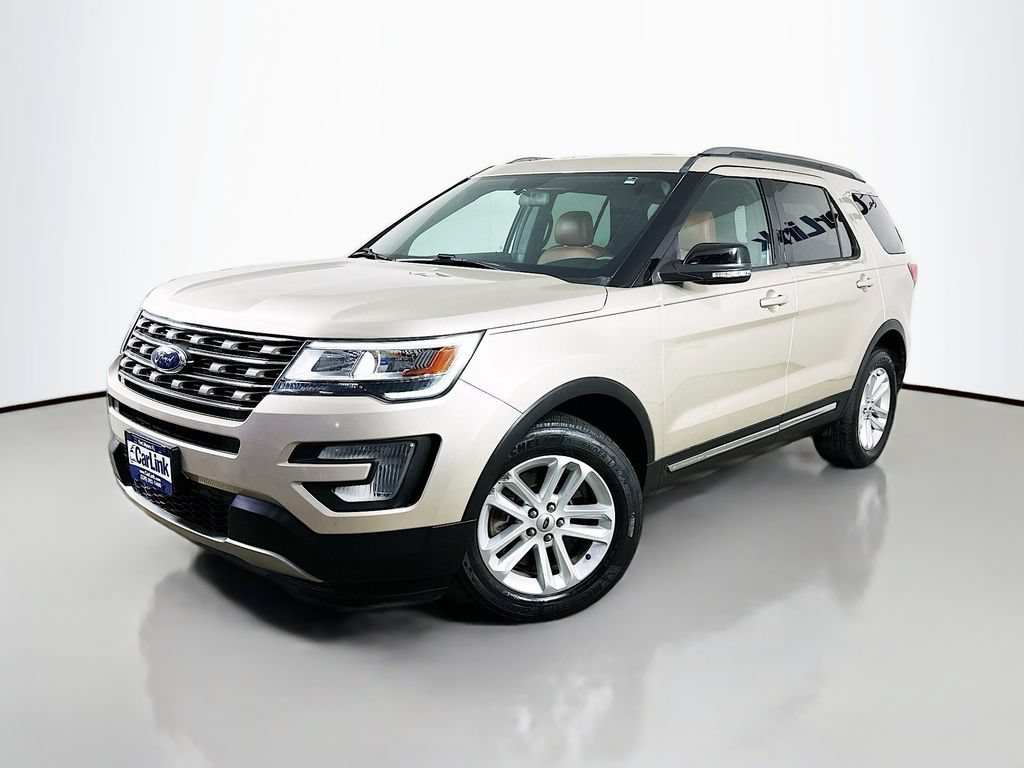 Used 2017 Ford Explorer XLT FWD image 3