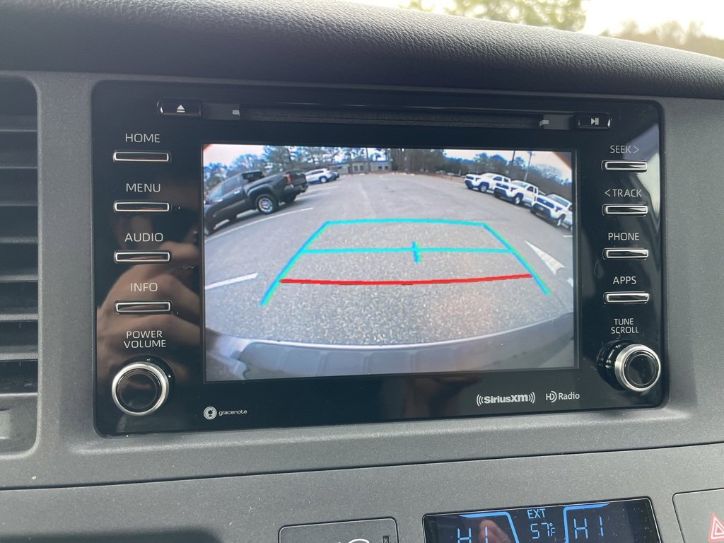 Used 2018 Toyota Sienna LE image 15