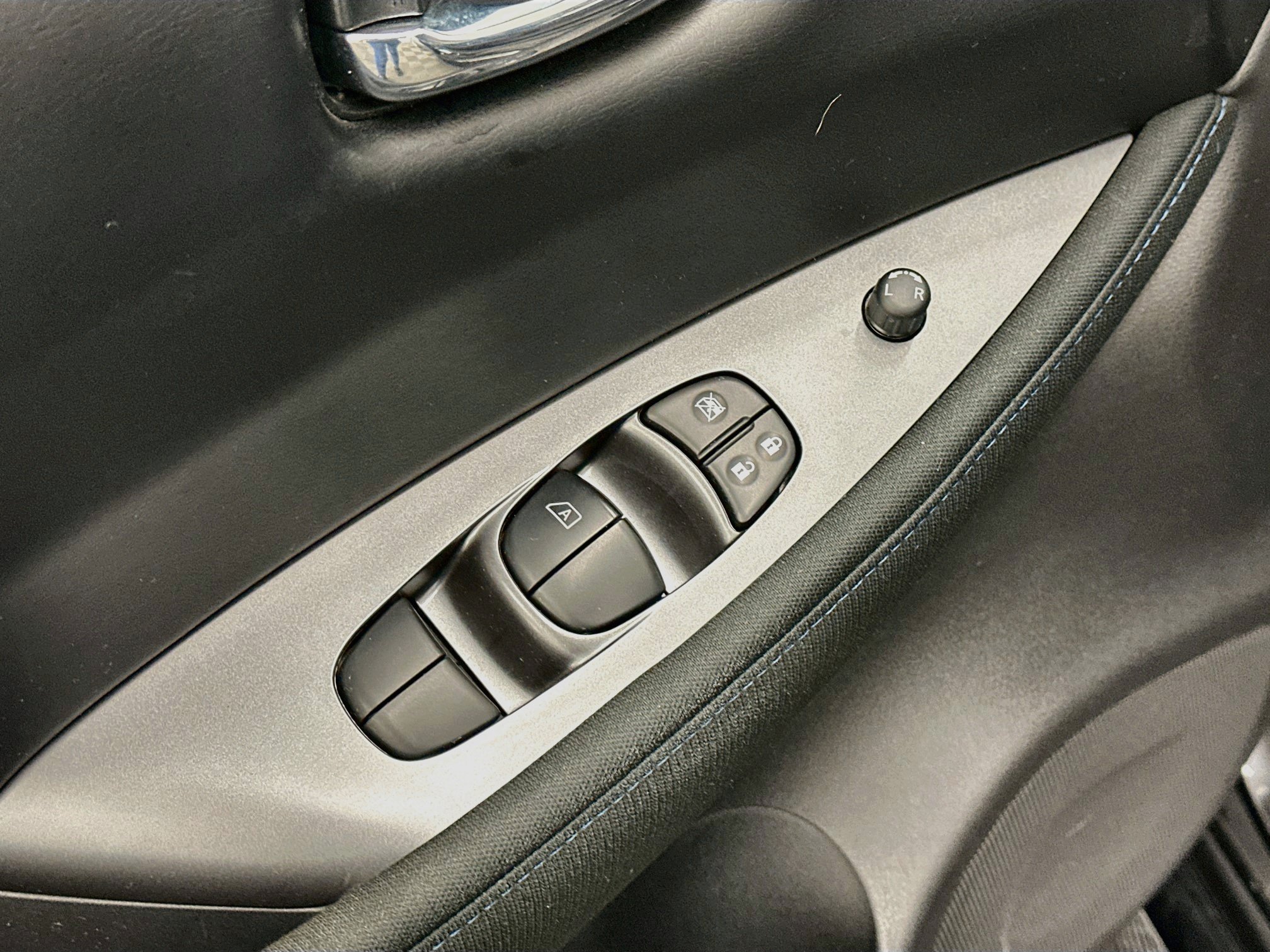 Used 2025 Nissan Leaf S FWD image 15