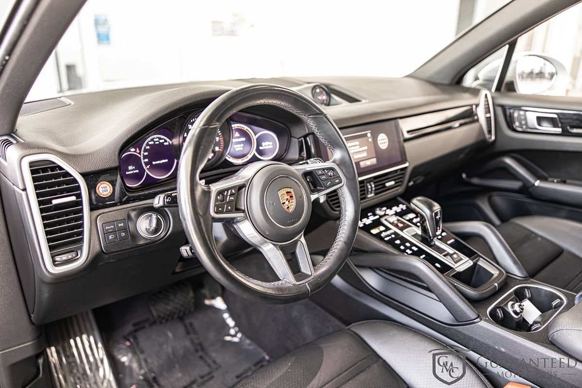 Used 2023 Porsche Cayenne w/ Premium Package AWD/4WD image 20