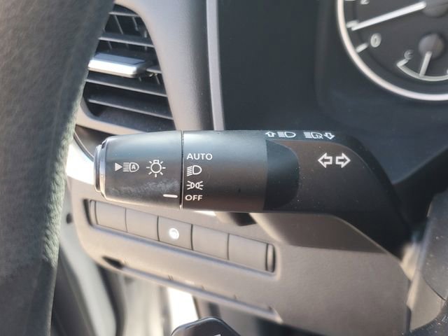 Used 2023 Nissan Rogue SV image 27