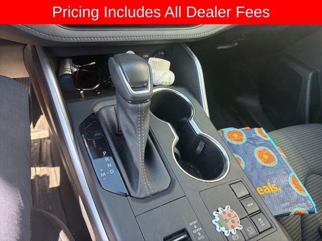 Used 2023 Toyota Highlander LE FWD image 4