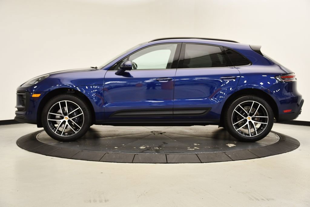 Certified 2025 Porsche Macan image 2