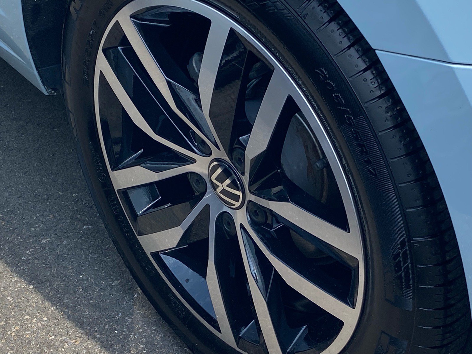 Certified 2025 Volkswagen Jetta SE w/ Sunroof Package FWD image 21