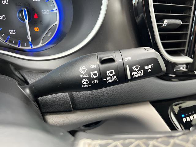 Used 2024 Chrysler Pacifica Touring-L FWD image 16