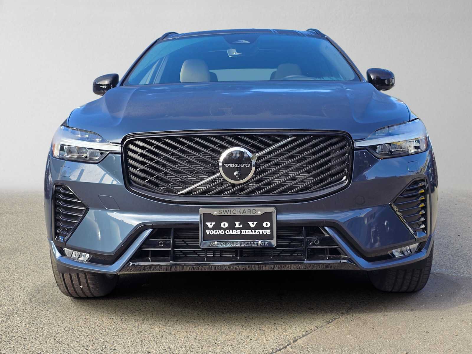 New 2027 Volvo XC60 B5 Plus AWD/4WD image 8