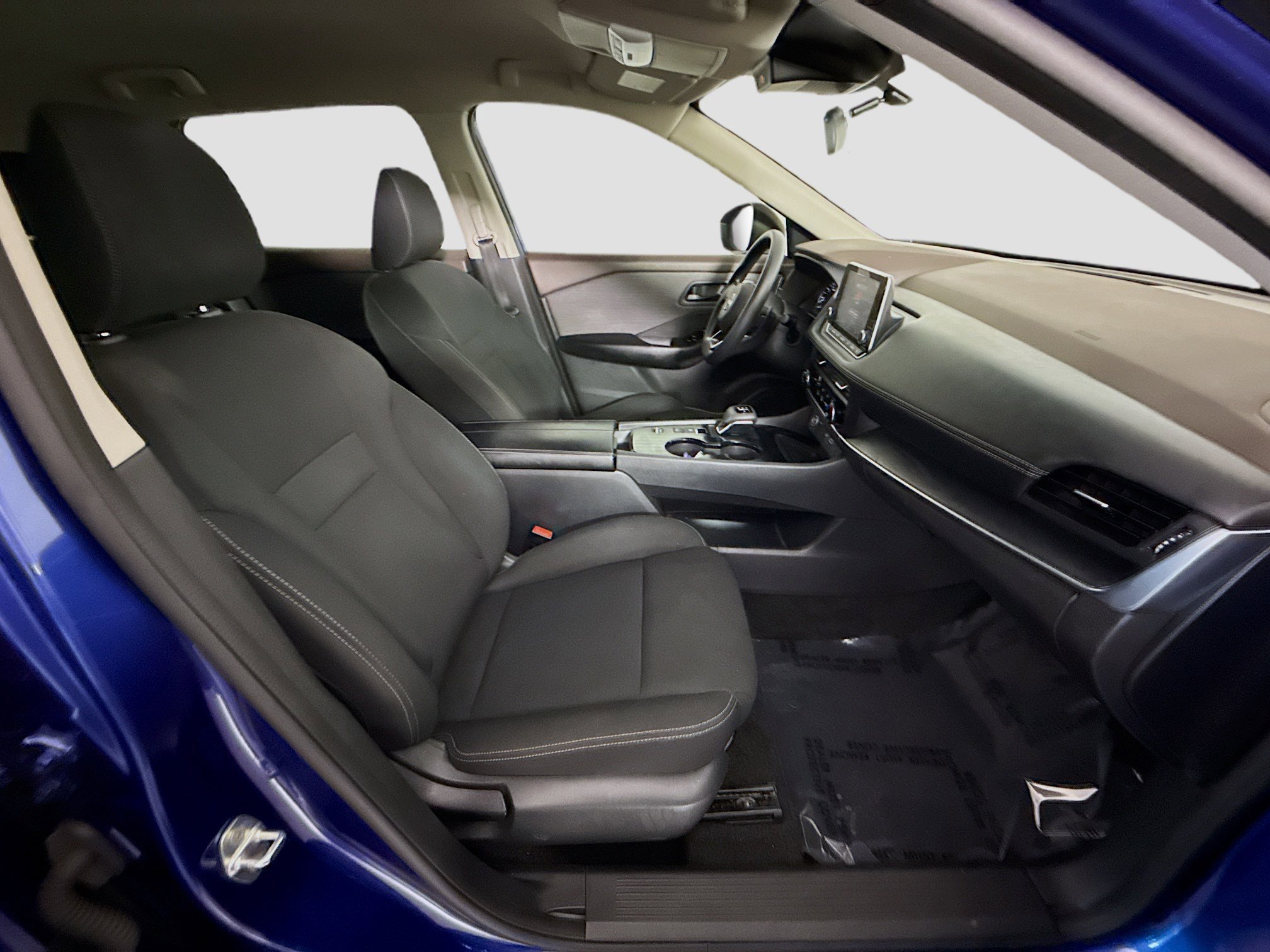 Used 2023 Nissan Rogue S image 29