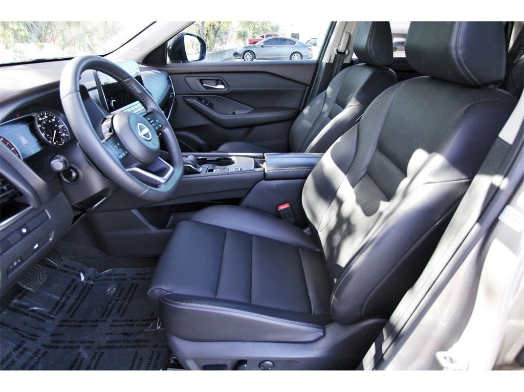 Used 2023 Nissan Rogue SL w/ SL Premium Package image 6