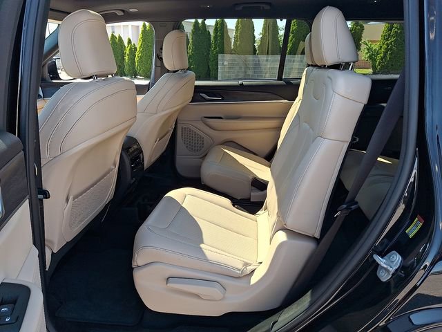 Used 2023 Jeep Grand Cherokee L Limited w/ Luxury Tech Group II AWD/4WD image 10