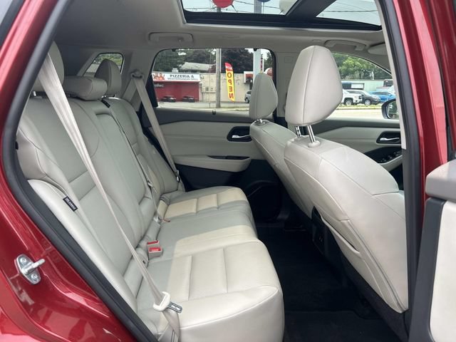 Used 2024 Nissan Rogue SV w/ SV Premium Package FWD image 16