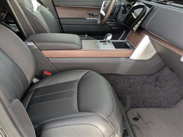 New 2025 Land Rover Range Rover SE image 18
