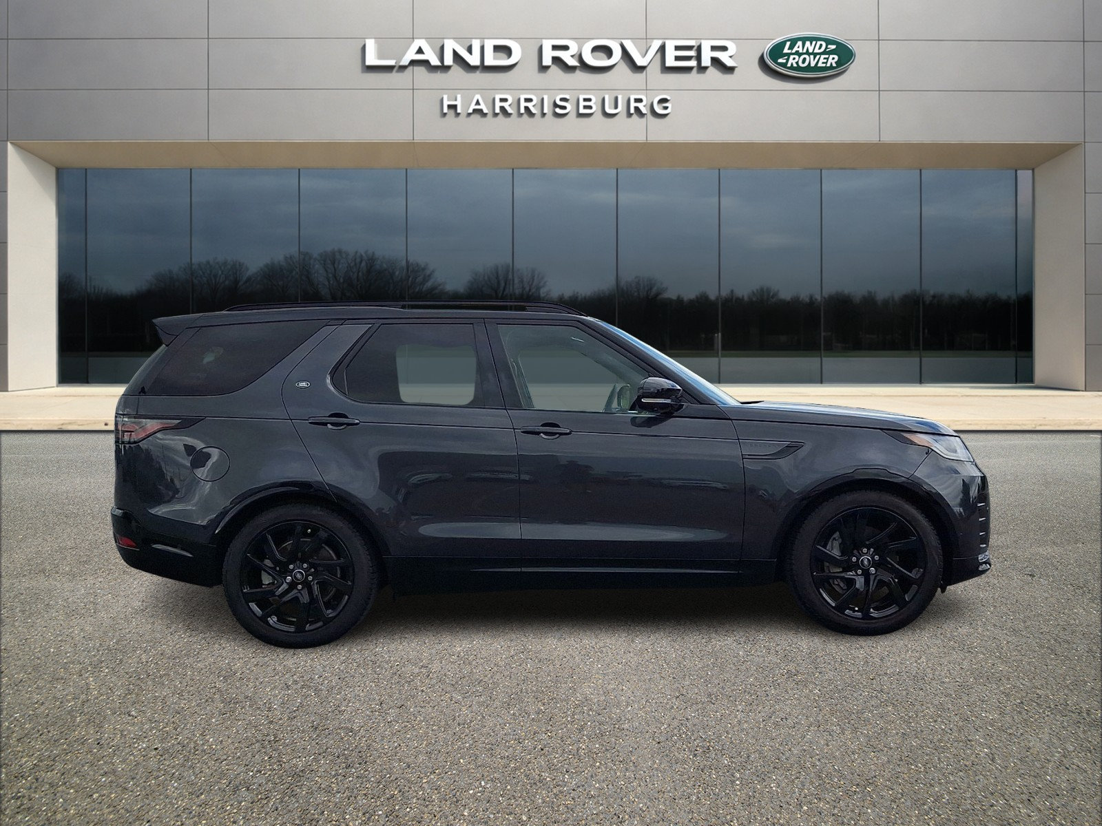 Used 2025 Land Rover Discovery Dynamic SE AWD/4WD image 5