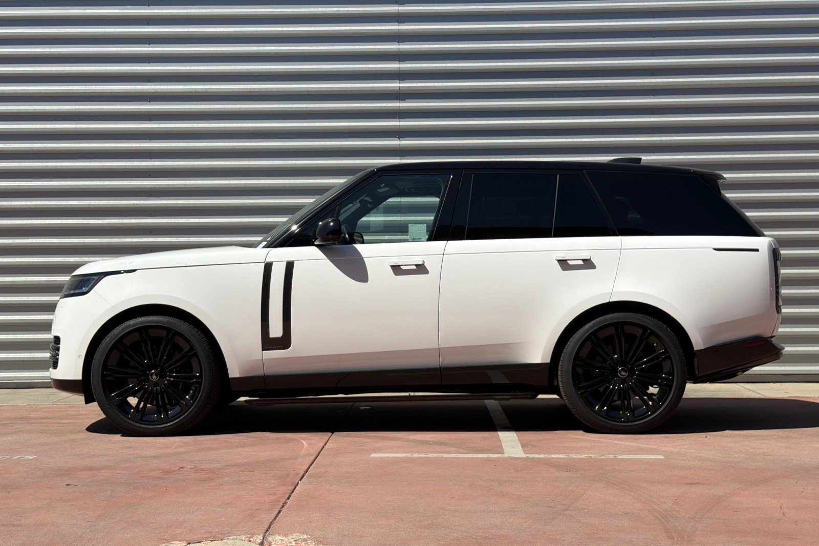Certified 2025 Land Rover Range Rover Autobiography AWD/4WD image 2