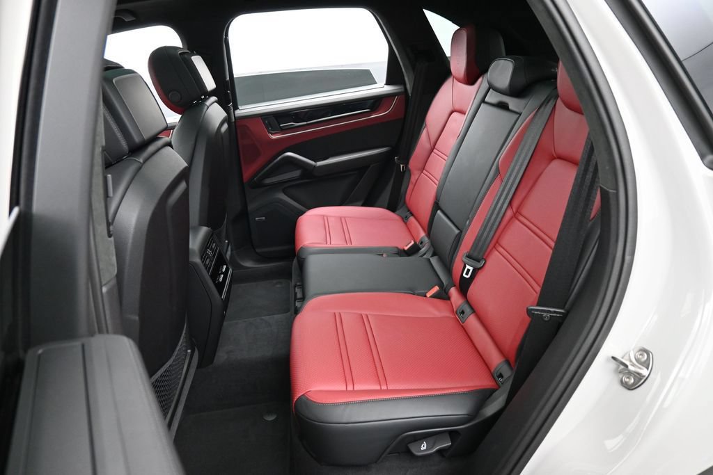 Certified 2025 Porsche Cayenne GTS AWD/4WD image 26