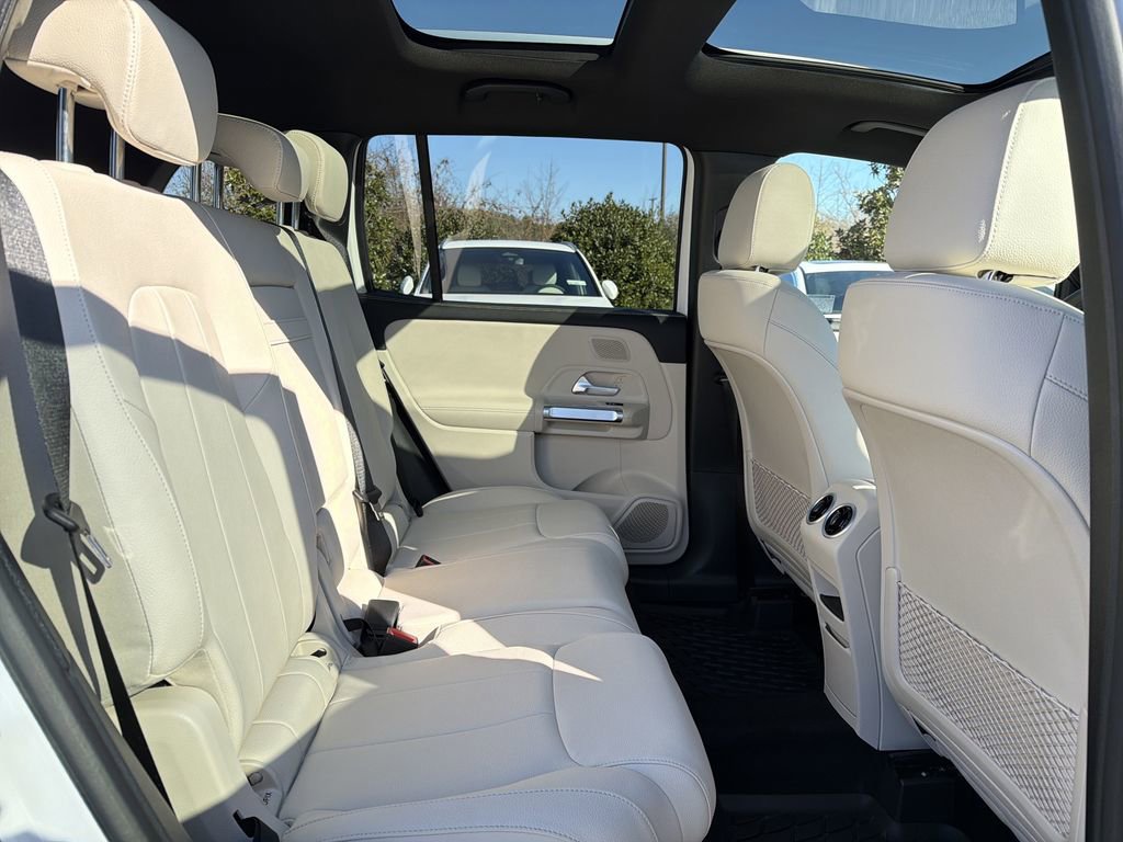 New 2025 Mercedes-Benz GLB 250 4MATIC image 17