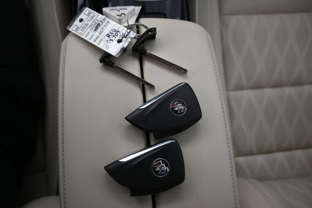 Used 2023 Buick Envision Avenir AWD/4WD image 13