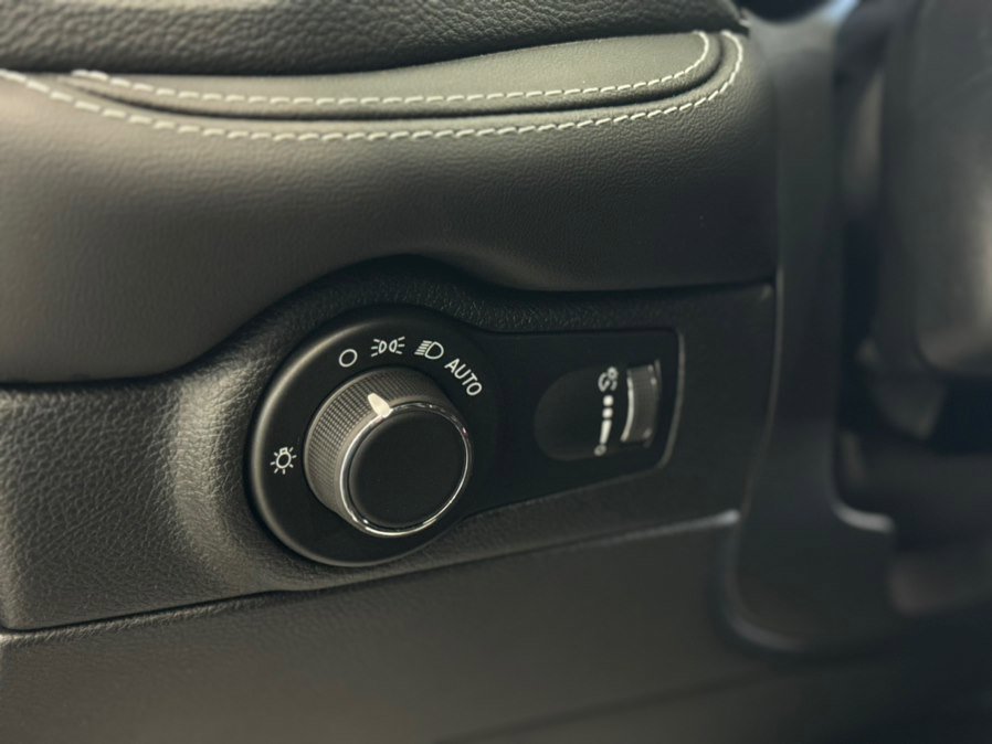 Used 2025 Dodge Durango SRT Hellcat AWD/4WD image 12