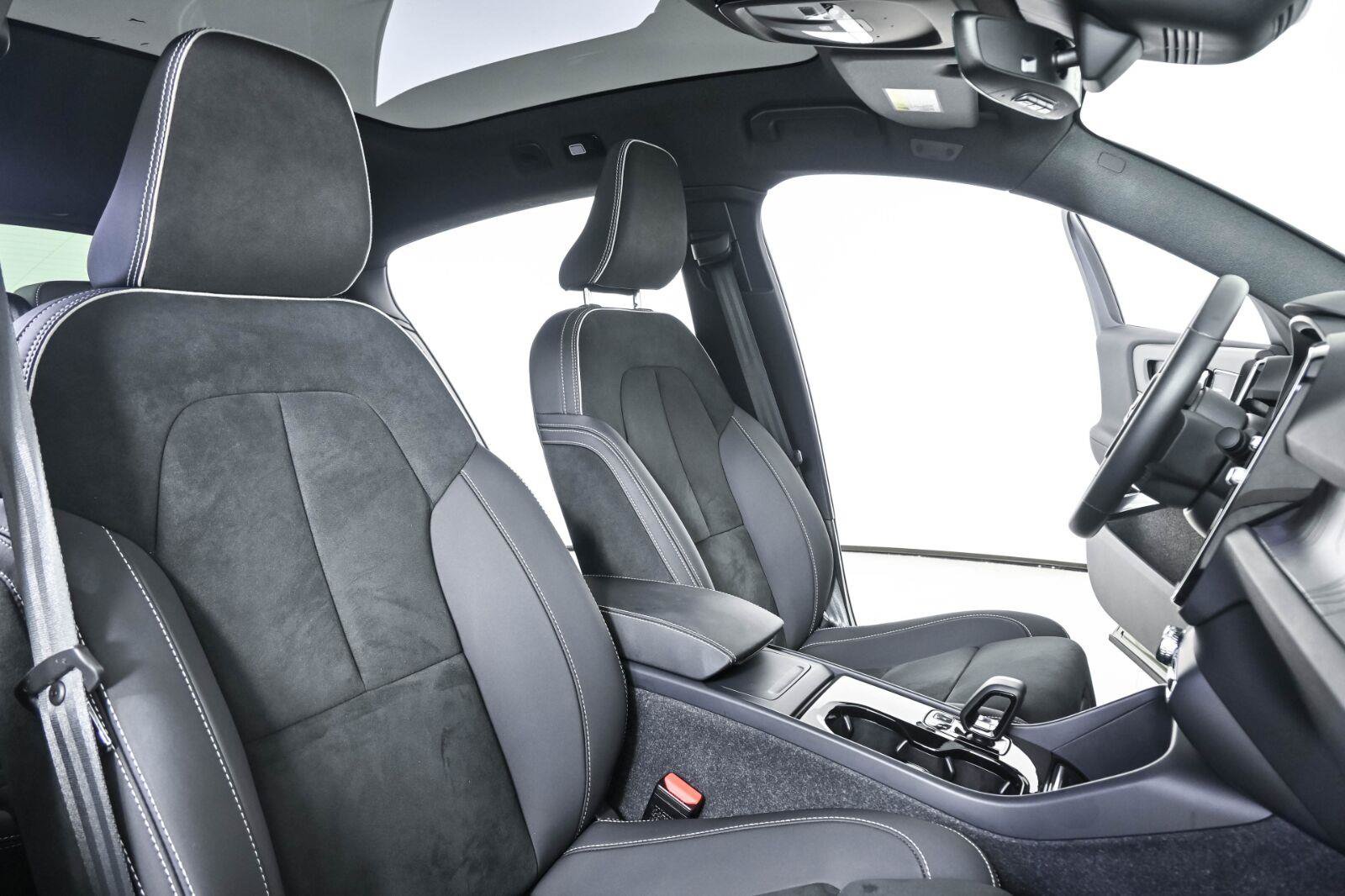 Certified 2023 Volvo C40 P8 Recharge Ultimate w/ Protection Package Premier AWD/4WD image 23