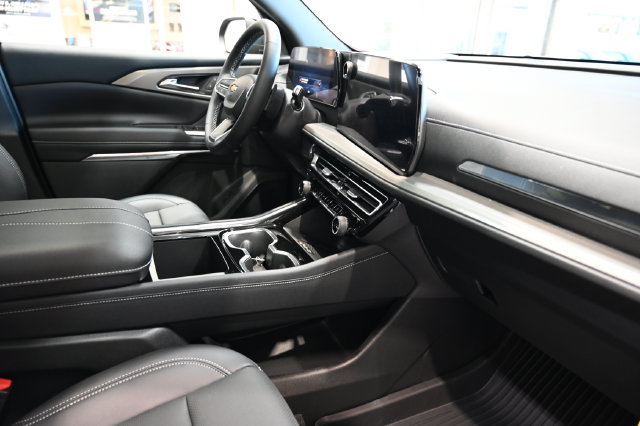New 2027 Chevrolet Traverse LT w/ LPO, Floor Liner Package AWD/4WD image 14