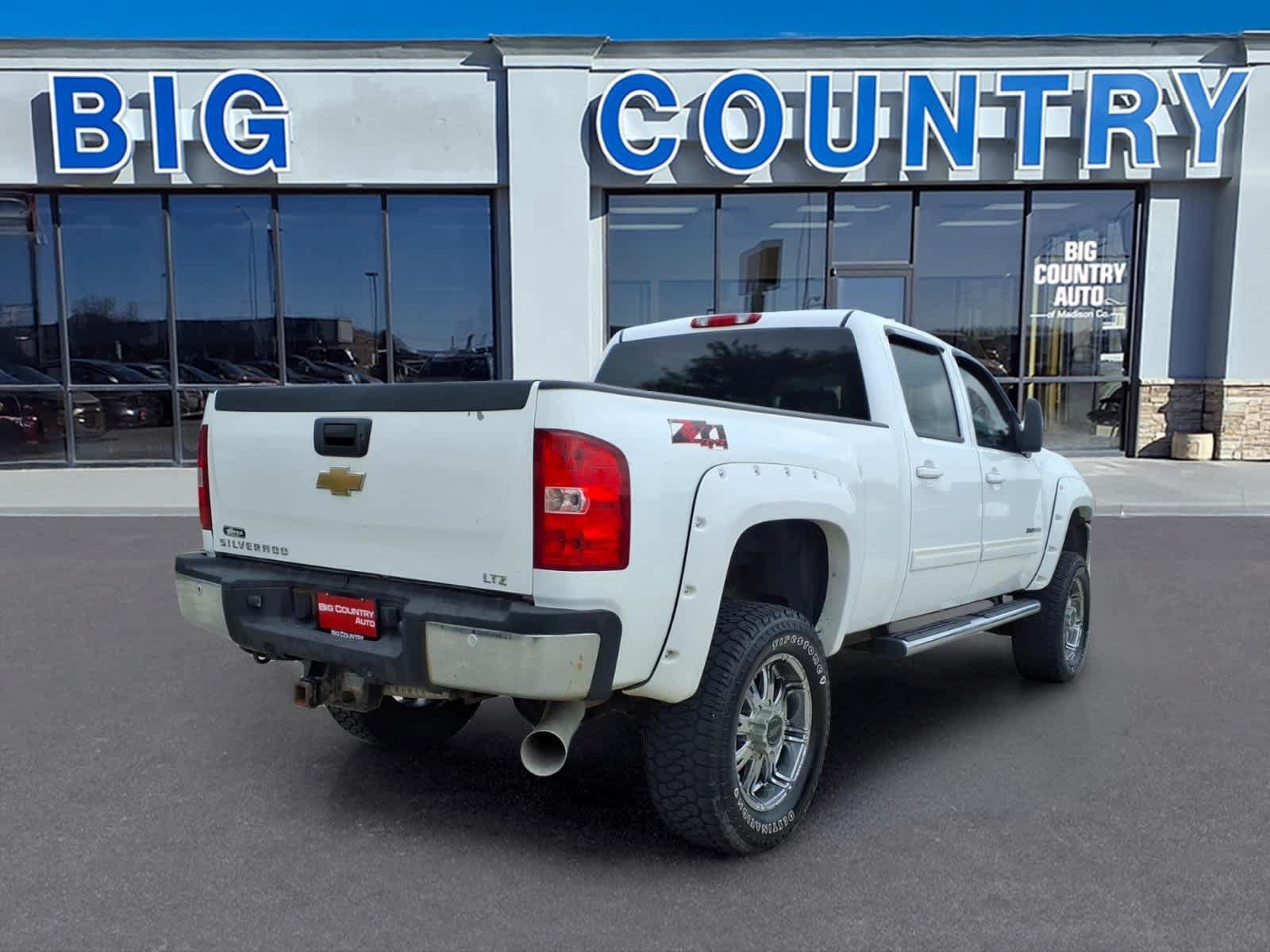 Used 2011 Chevrolet Silverado 2500 LTZ w/ LTZ Plus Package AWD/4WD image 5