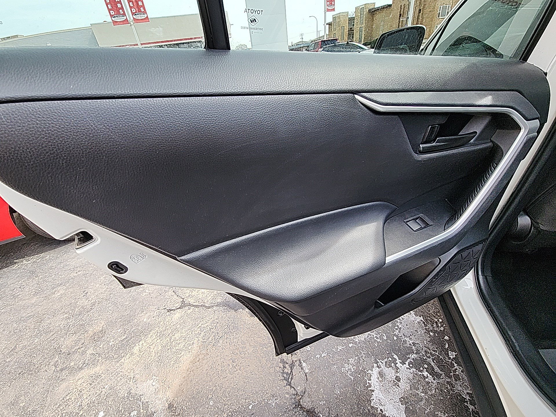 Used 2022 Toyota RAV4 LE image 20