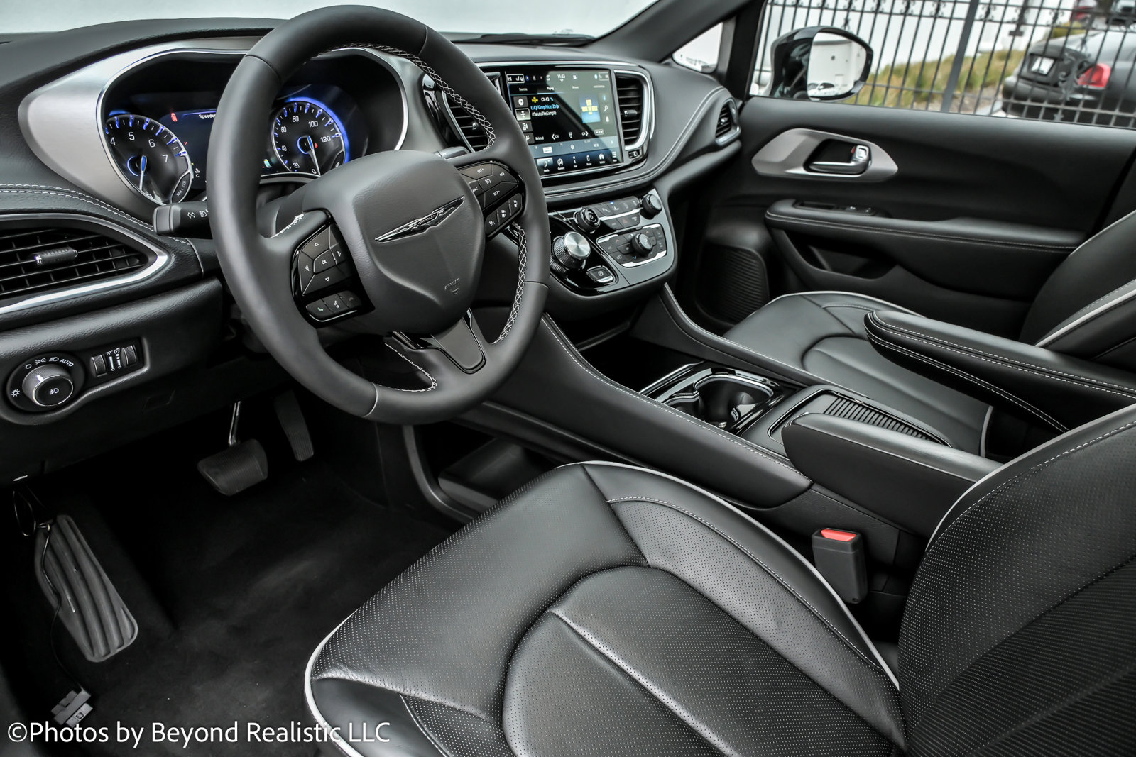 Used 2024 Chrysler Pacifica Limited w/ S Appearance Package image 25