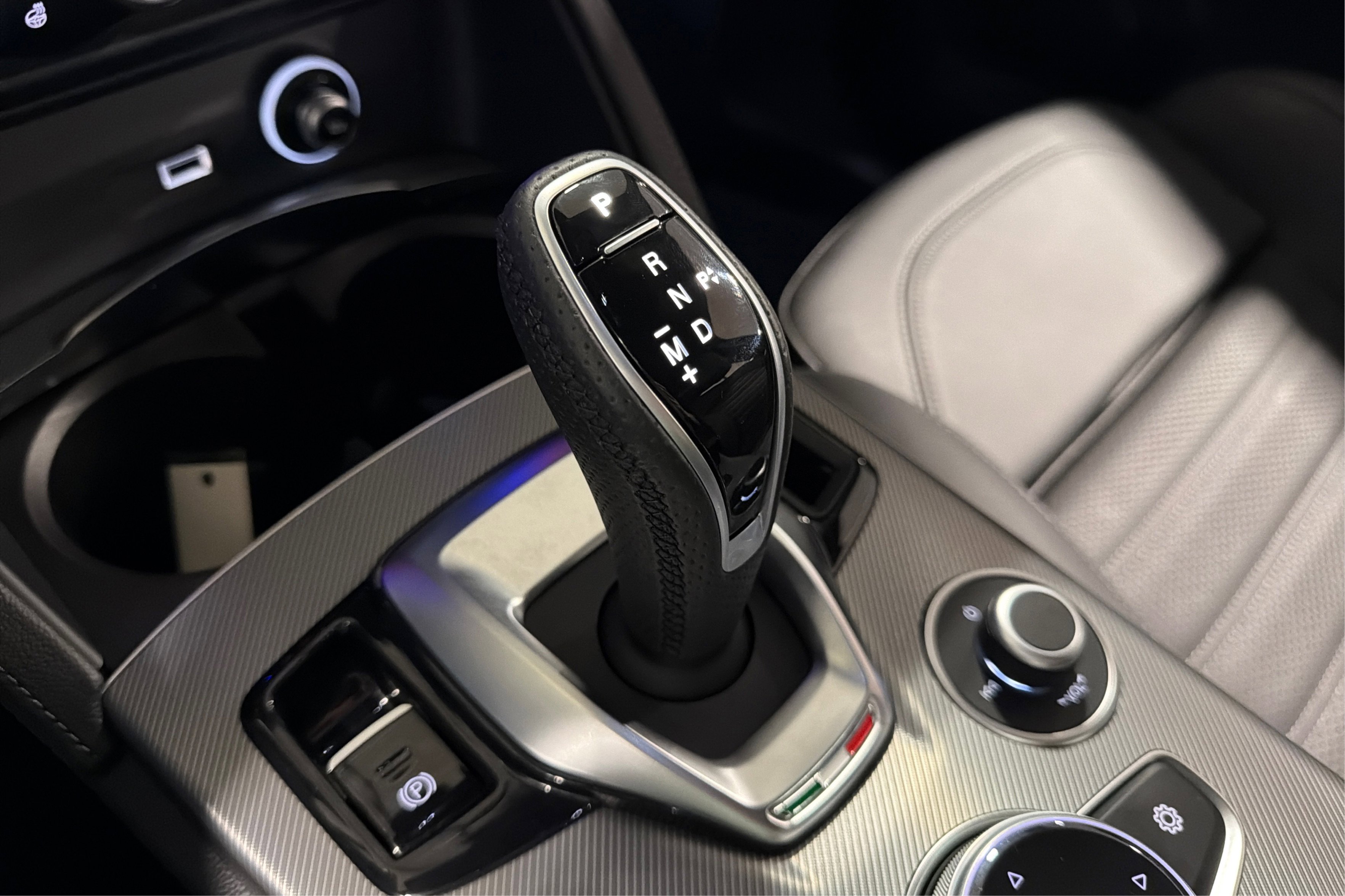 Used 2025 Alfa Romeo Stelvio Sprint w/ Veloce Package image 34