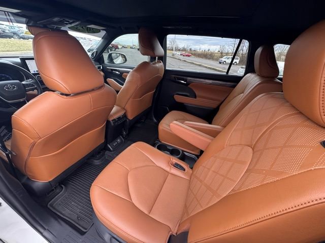 Used 2023 Toyota Highlander Platinum image 14