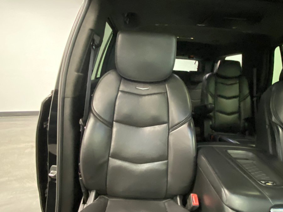 Used 2017 Cadillac Escalade Platinum AWD/4WD image 25