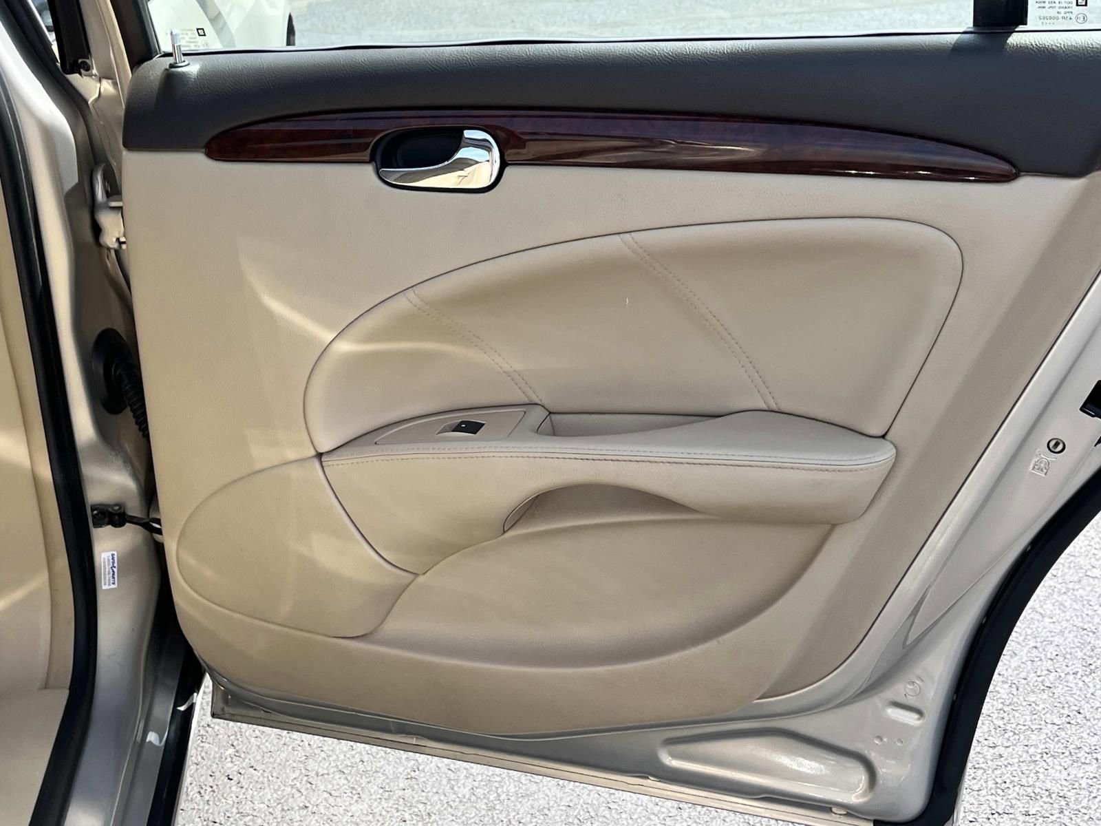 Used 2008 Buick Lucerne CXL w/ Driver Confidence Package FWD image 19