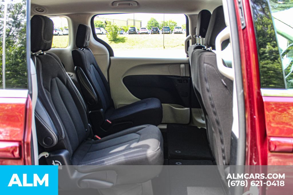 Used 2023 Chrysler Voyager LX FWD image 21