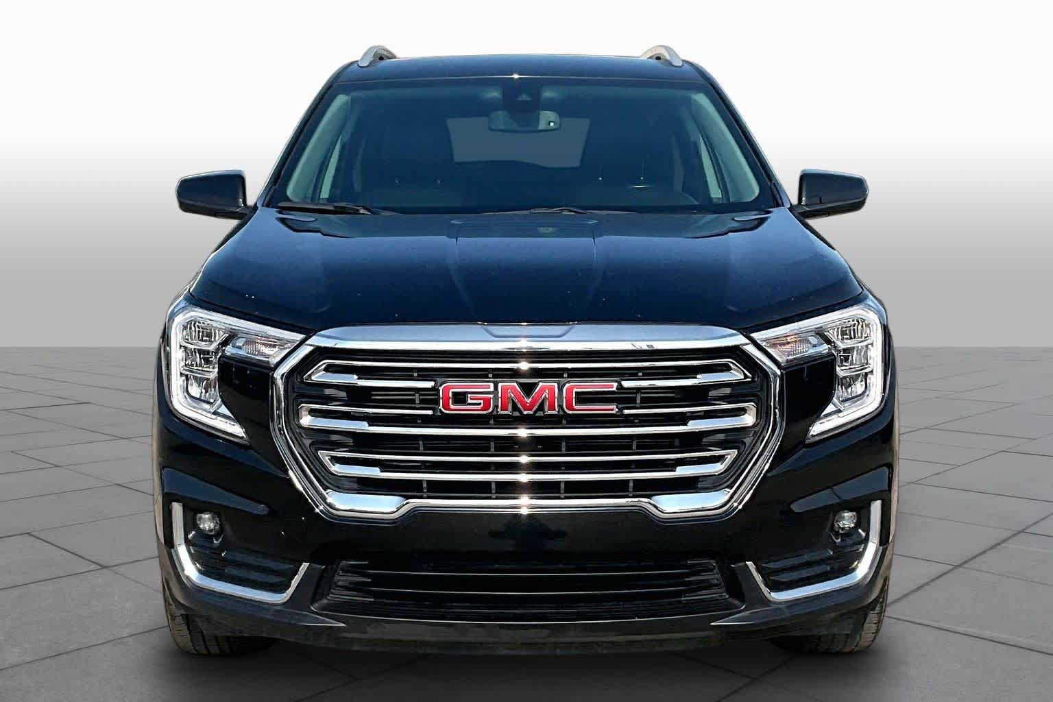 Used 2024 GMC Terrain SLT AWD/4WD image 4