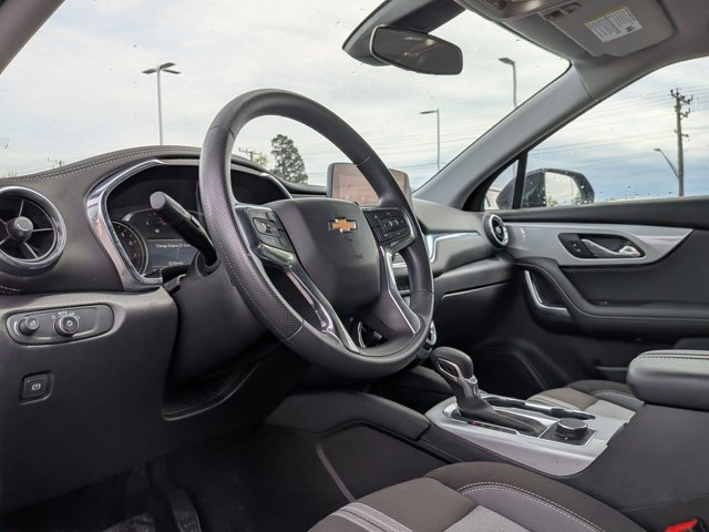 Used 2025 Chevrolet Blazer LT AWD/4WD image 9