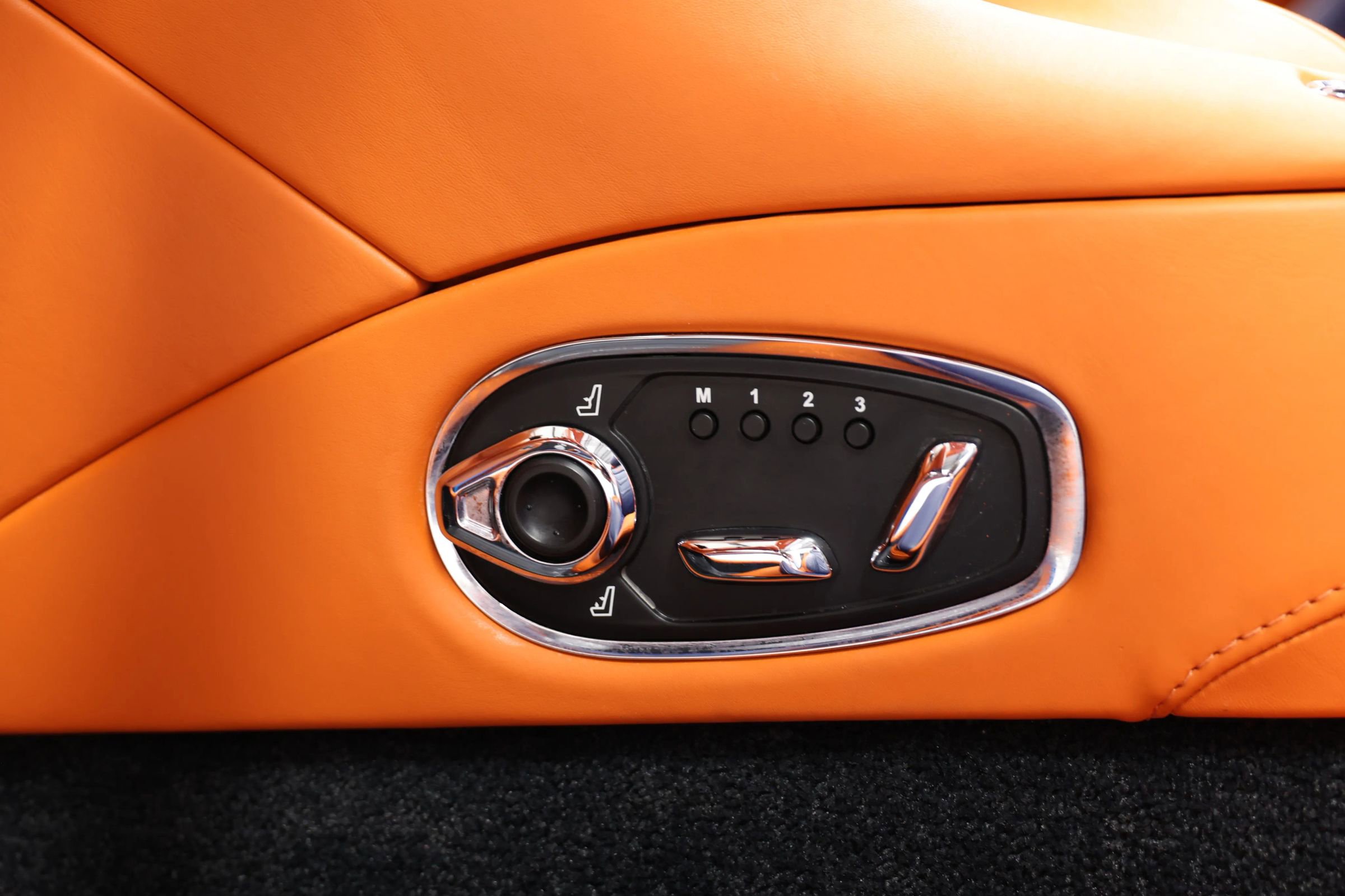 Used 2022 Aston Martin DBS Superleggera Volante RWD image 27