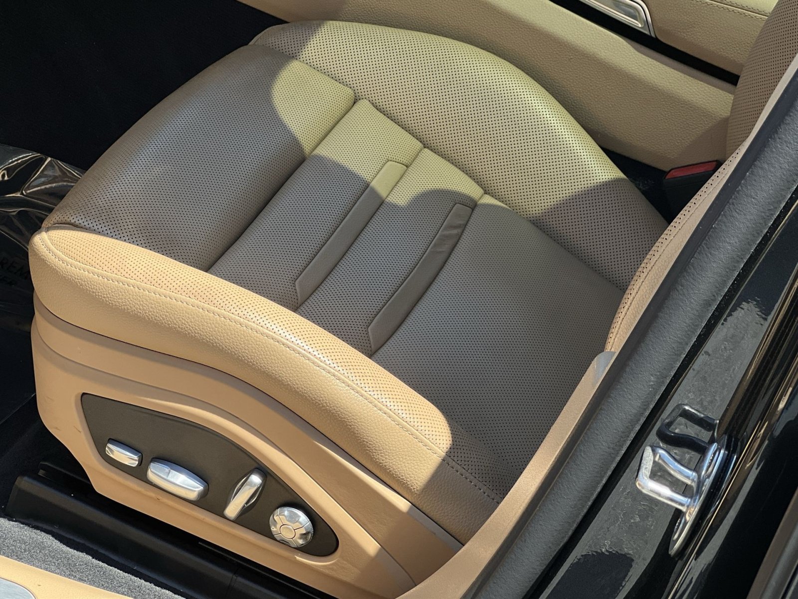 Used 2018 Porsche Panamera RWD image 19